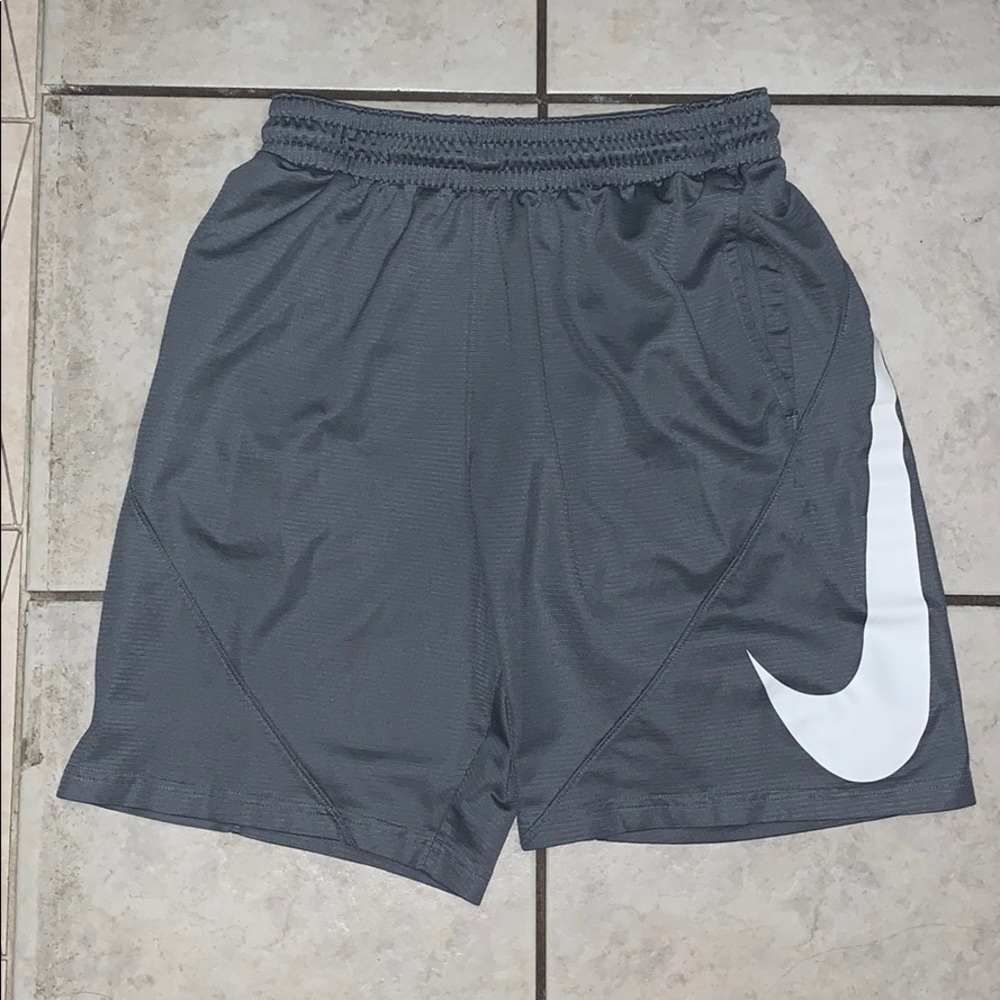 grey nike shorts